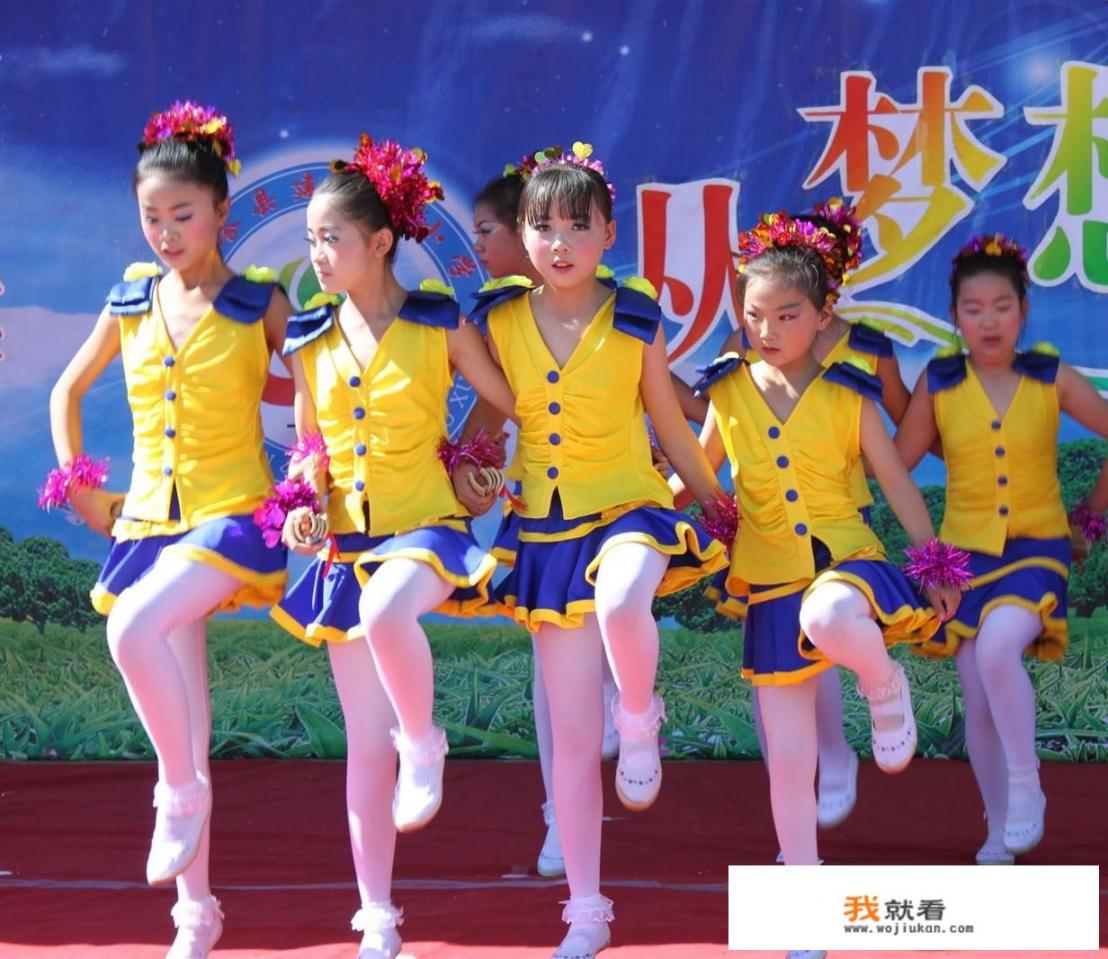 请问:疫情期间<六一儿童节>也可以聚集跳舞“” title=“对不起:疫情期间<六一儿童节>也可以聚集跳舞“” /></p>			</div>
			            <div class="article-digg tac">
                <span class="digg-a-btn fontico" onclick="erxForumDigg(372561)" title="关注"><em class="count">0</em></span>            </div>
			                        <div class="article-tags">
                <a href="https://www.wojiukan.com/tags-395612.html" target="_blank">疫情儿童节旅游</a>            </div>
            						<div class="article-bot clearfix">
				<a href="#" class="reply fontico">回帖</a>				<span class="p">
					<a href="#" class="ca qrcode fontico" title="手机扫码查看"></a>
					<a href="#" class="ca share fontico" title="分享给朋友"></a>
					<a href="https://www.wojiukan.com/sm/372560.html" class="prev fontico" title="上一个"><em>雷军“嘲笑”华为Mate20没有三星的OLED屏幕，真的是为了节省成本吗？</em></a>                    <a href="https://www.wojiukan.com/ty/372562.html" class="next fontico" title="下一个"><em>罗纳尔多和詹姆斯谁更有影响力？</em></a>                </span>
			</div>
        </div>
<div class="mbox reply-bar">
	<h3>对不起:疫情期间可以聚集跳舞 <span>期待您的回复！</span></h3>
</div>
<div class="reply-list">
<label id="AjaxCommentBegin"></label>
	<div class="erx-pagebar commentpagebar">

	</div>
<label id="AjaxCommentEnd"></label>
</div>
<div id="divCommentPost" class="reply-post clearfix">
	<a rel="nofollow" id="cancel-reply" href="#divCommentPost"><i class="fa fa-close"></i>取消</a>
	<form id="frmSumbit" target="_self" method="post" action="https://www.wojiukan.com/zb_system/cmd.php?act=cmt&postid=372561&key=a97b3be4ad6fcb9395851fa1bd190cf8">
		<input type="hidden" name="inpId" id="inpId" value="372561">
		<input type="hidden" name="inpRevID" id="inpRevID" value="0">
				<div class="reply-p-tools">
			<i class="fa fa-smile-o" title="表情" data-panel="face-list"></i><i class="fa fa-font" title="颜色" data-panel="color-list"></i><i class="fa fa-photo" title="外链图片" data-panel="image-post"></i><i class="fa fa-link" title="链接" data-panel="link-post"></i><a href="#" class="fa fa-bold" title="加粗" data-command="bold"></a><a href="#" class="fa fa-underline" title="下划线" data-command="underline"></a><a href="#" class="fa fa-italic" title="斜体" data-command="italic"></a><a href="#" class="fa fa-undo" title="撤销" data-command="undo"></a><a href="#" class="fa fa-repeat" title="恢复" data-command="redo"></a><i class="fa fa-question-circle-o" title="关于" data-panel="editor-info"></i>
			<div class="tools-wrap tac">
				<div class="tools-panel face-list">载入表情清单……</div>
				<div class="tools-panel color-list">载入颜色清单……</div>
				<div class="tools-panel image-post3">
					<h5>插入网络图片</h5>
					<input type="text" class="int" placeholder="填写图片地址">
					<p><a href="#" class="cancel">取消</a><a href="#" class="confirm">确定</a></p>
				</div>
				<div class="tools-panel image-upload"><i class="fa fa-spinner fa-spin"></i><span>图片上传中</span></div>
				<div class="tools-panel editor-info">编辑器信息</div>
				<div class="tools-panel error-tip"><i class="fa fa-exclamation-circle"></i><span>提示信息</span></div>
			</div>
		</div>
		<div class="comm-content" contenteditable="true"></div>
				<textarea name="txaArticle" id="txaArticle" class="text" cols="50" rows="4" maxlength="300"></textarea>
		<div class="reply-p-input clearfix">
			<label><input type="text" name="inpName" id="inpName" class="text" size="28" placeholder="昵称，试试填写QQ？" maxlength="15"><img src="https://www.wojiukan.com/zb_users/avatar/0.png" class="uimg" alt=""></label>
			<label><input type="text" name="inpEmail" id="inpEmail" class="text" value="" size="28" placeholder="邮箱" maxlength="35"><span class="getqq tac" title="点击获取">GET</span></label>
					<label class="vcode"><input type="text" name="inpVerify" id="inpVerify" class="text" maxlength="5" size="28" placeholder="验证码"><img style="width:90px;height:30px;" src="https://www.wojiukan.com/zb_system/script/c_validcode.php?id=cmt" onclick="javascript:this.src=