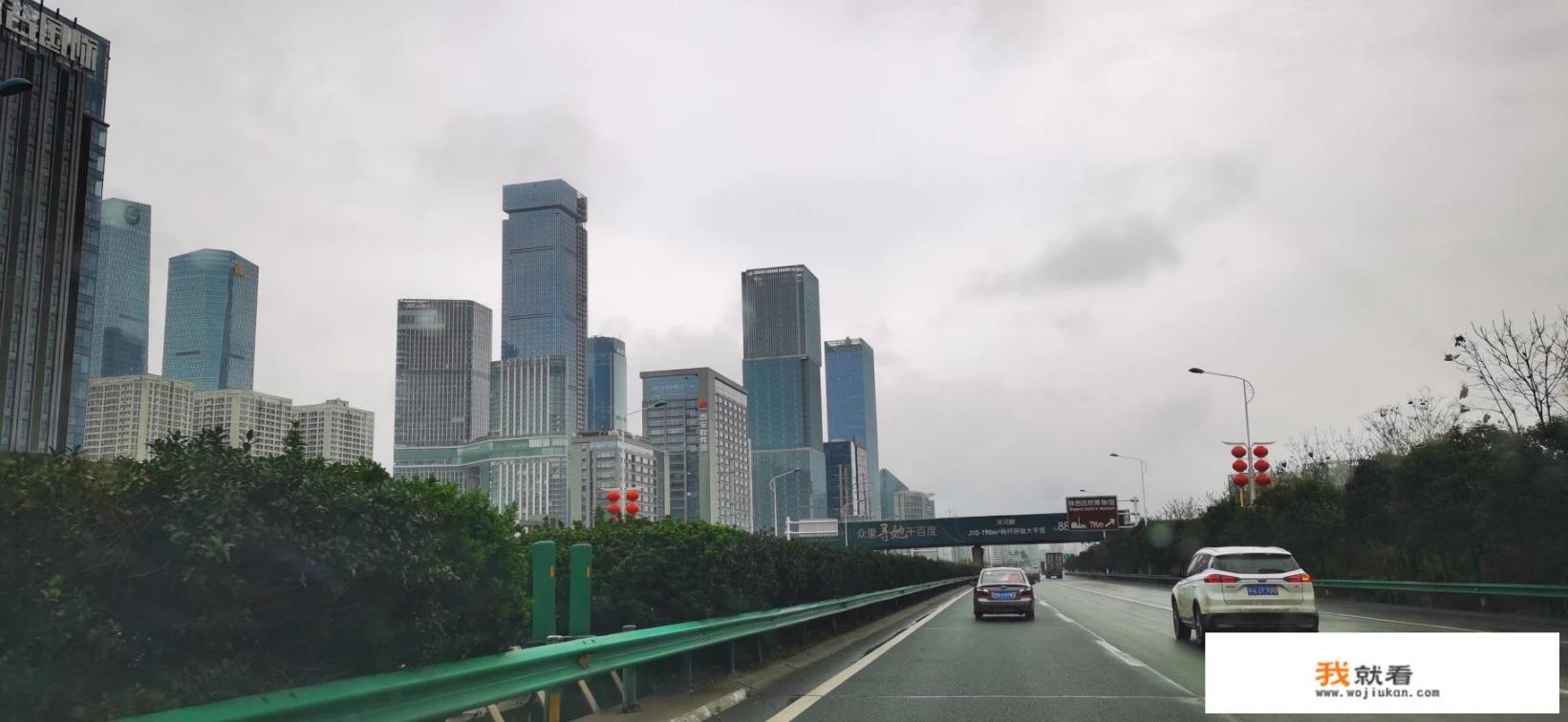 一家三口去成都旅游，一共花了400块钱算穷游吗