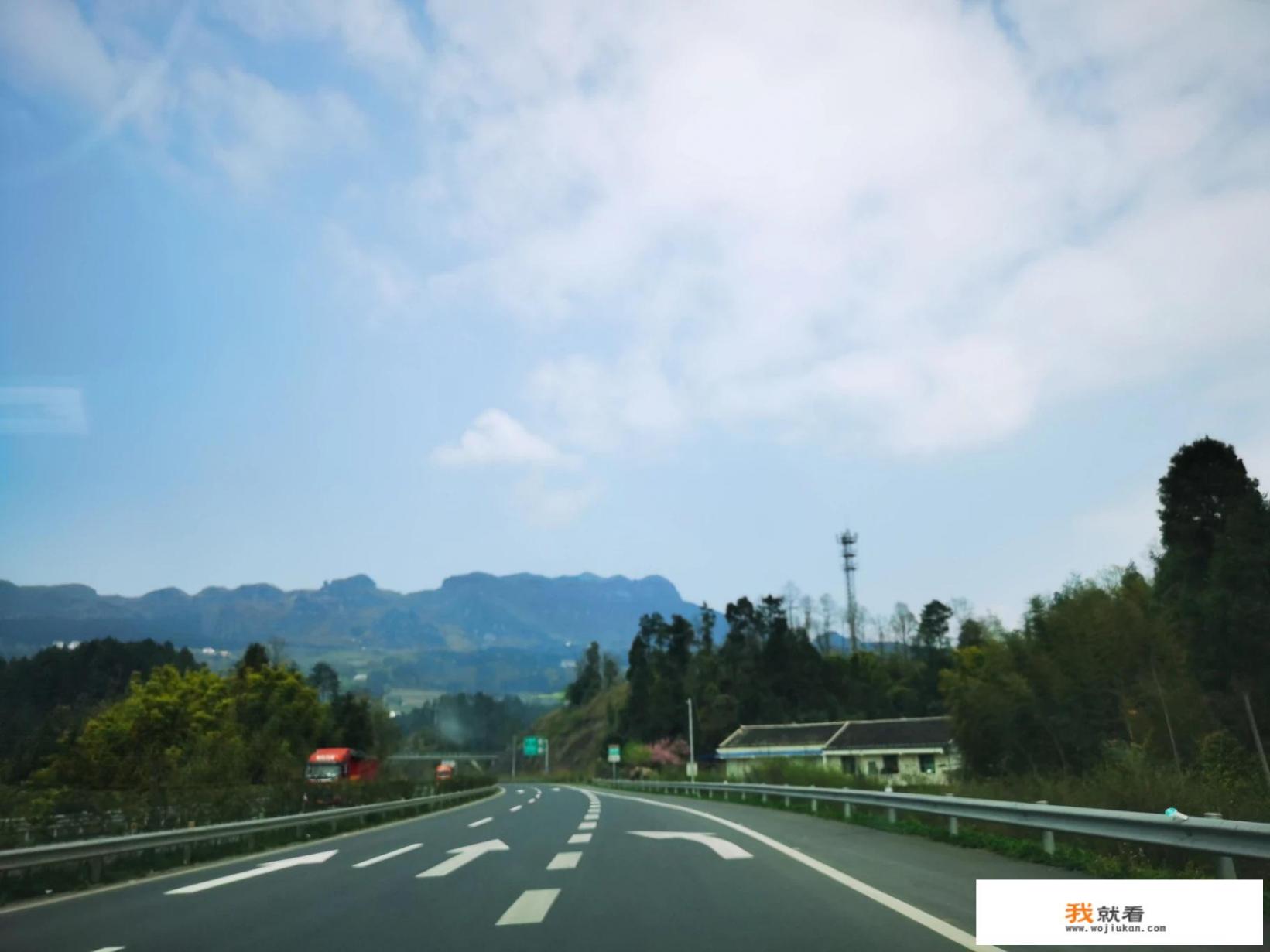 一家三口去成都旅游，一共花了400块钱算穷游吗