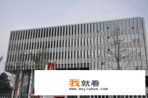 “新华书店”顾客只看不买，冬夏暖气照明供应，为啥却没破产