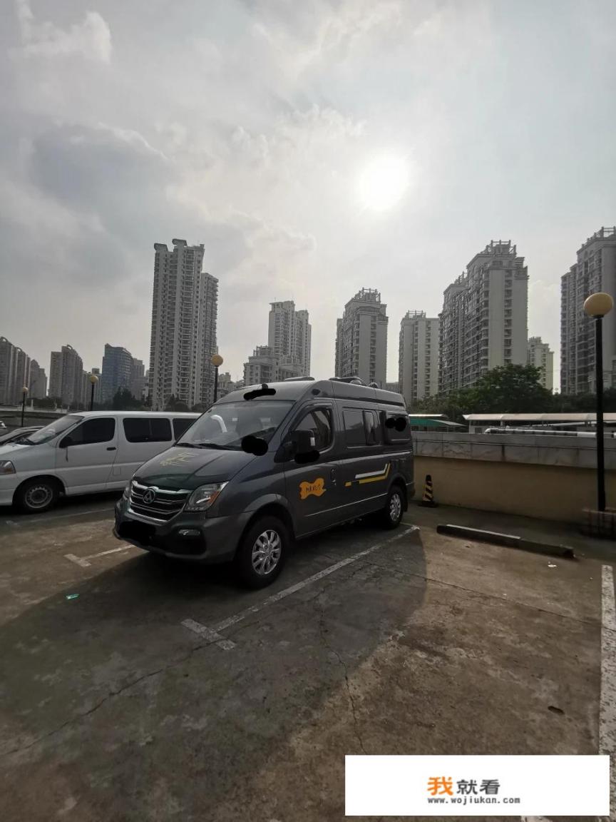 想买一台家庭商务两用的房车，既方便办公，又方便旅行，有没有值得推荐的呢