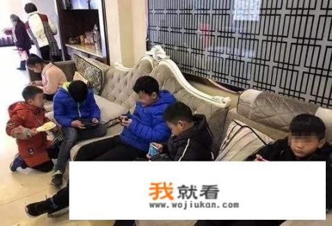 您怎么看待网络软色情、擦边球等危害青少年的不正当行为_手机游戏正在摧残下一代，是否应该严管严查