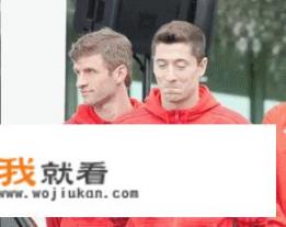 走形式！欧冠官推发问谁是半决赛首回合MVP，遭巴萨官方调侃：是认真的吗，你怎么看_欧冠官推调皮了，发布“五年前的今天莱万对皇马大四喜”消息，难道意味着什么
