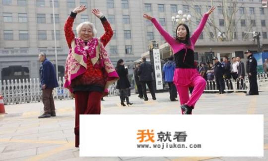 广场舞转圈圈慢动作教程_怎样用最短的时间入门广场舞