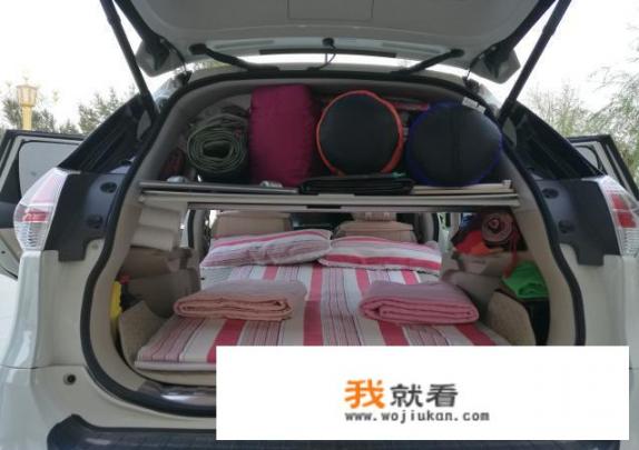 一个人旅行去新疆，有什么好的建议 _我想一个人背上行囊，独自去旅游，请问去什么地方好呢
