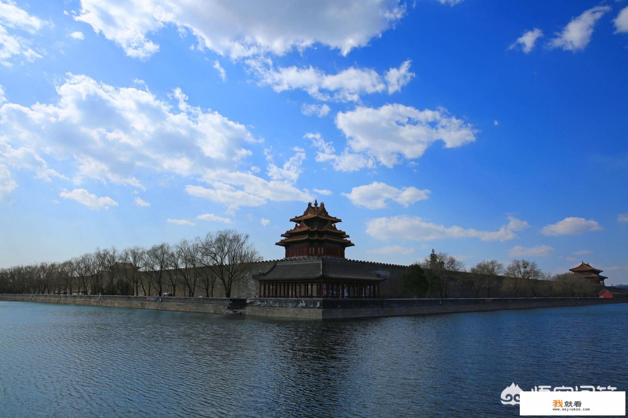 当你第一次和男朋友去旅游，会住一个房间吗_去北京旅游，自己旅游好还是跟旅游团好