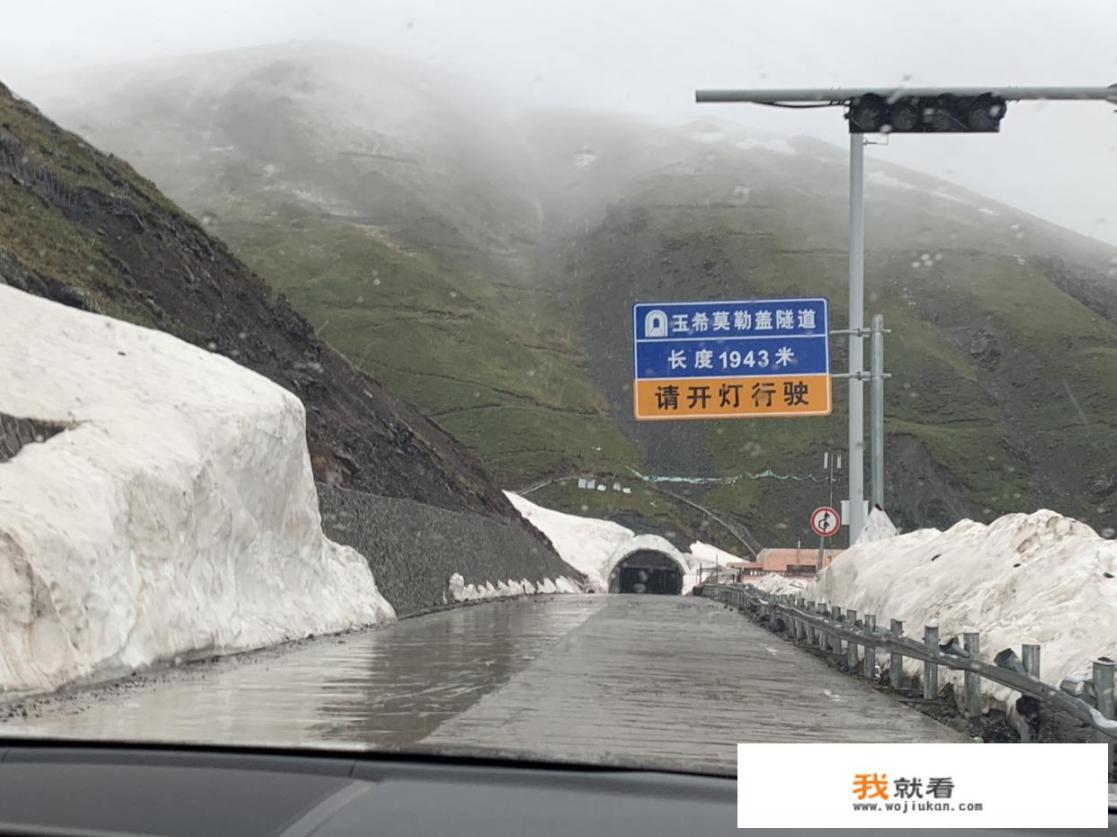 今年独库公路为什么成了网红路，走的朋友都说一下感受行吗_青海网红最美公路，很多人喜欢到那马路中间拍照，你怎么看