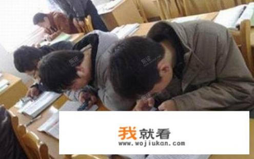 如何看待部分大学生在上课和下课期间都打游戏的现象