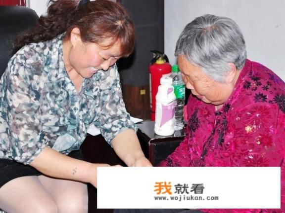 我是一个保姆，雇主邻居总是趁雇主不在家找我帮忙，我能拒绝吗