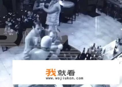 俄特种兵军官在莫斯科酒吧遭毒打，什么人这么大胆？普京会怎么处理？