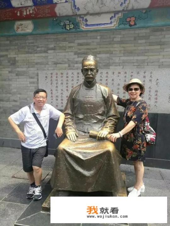 刚结婚不久女的一人去旅游？