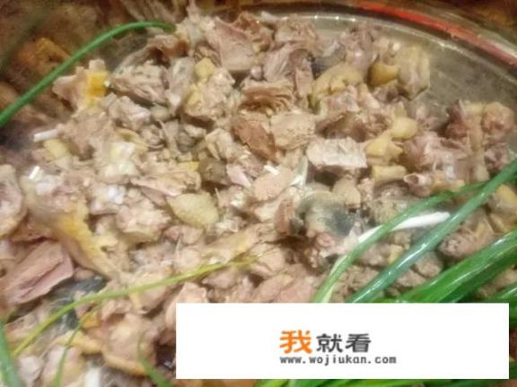 炖鸽子应该放什么药膳？