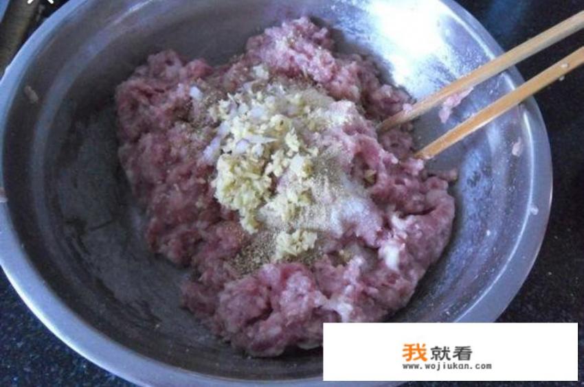 水汆丸子用猪身上的哪个部位的肉好？