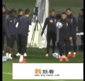 C罗与梅西的负角度破门，哪个才是惊世之作？