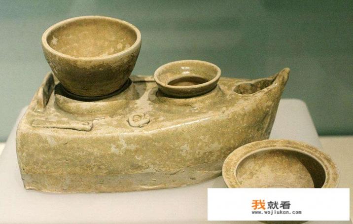 唐三彩是在什么基础上发展起来的?有什么渊源？
