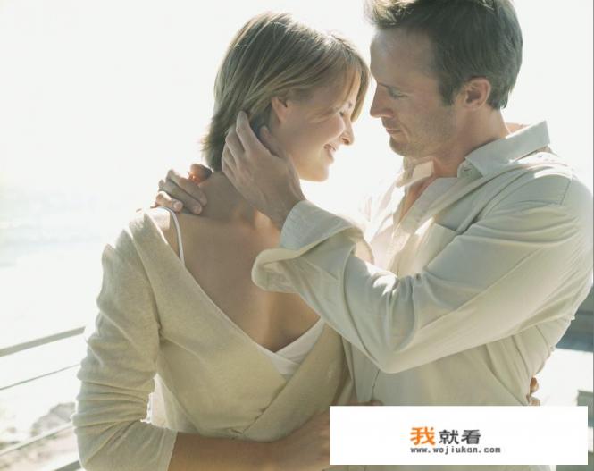 女主发现老公出轨闺蜜后离婚去表姐那里教学男主是他的老师第一次见面男主被人砍，这是什么小说？