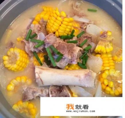 猪筒骨和什么一起煲汤好？