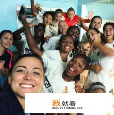 大巴黎女足头号射手主动让点球给王霜，球迷称王霜已用实力征服队友，你怎么看？