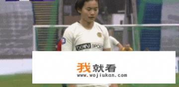 大巴黎女足头号射手主动让点球给王霜，球迷称王霜已用实力征服队友，你怎么看？