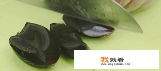 正宗凉拌皮蛋做法？