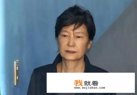 从韩国青瓦台被韩检搜查来看，文在寅总统能指挥韩检办公吗？