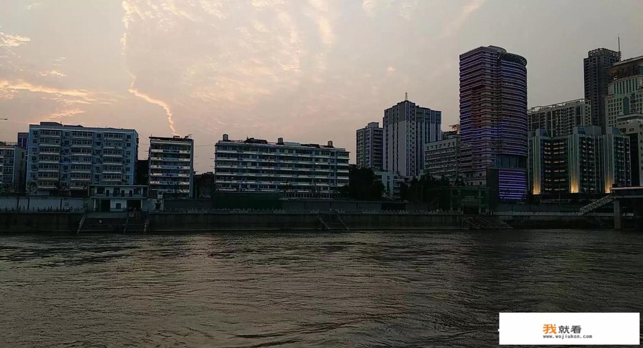 谈了一次恋爱就和老婆结婚了，想知道有前女友，是一种怎么样的感受？