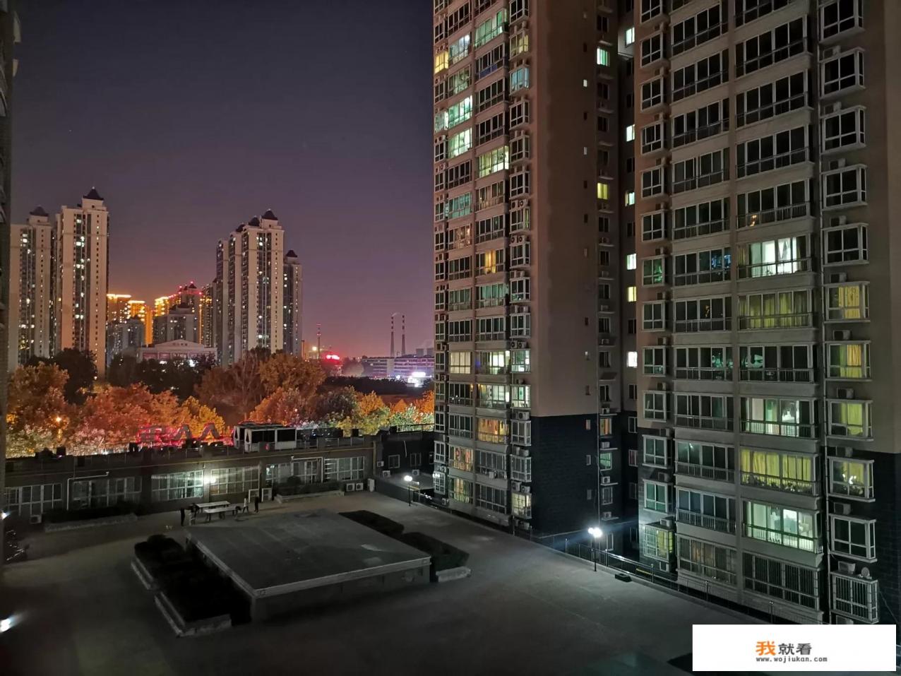 华为线下店面被围的水泄不通，Mate20系列为何如此受欢迎？你有什么看法？