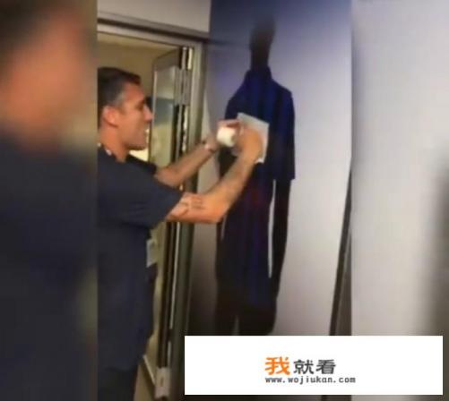 维埃里看见国米的荣誉墙上没自己的球衣，就自己画了一件，你怎么看？