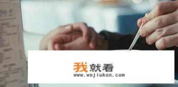 皮肤黑穿薄荷绿裤子怎么配上衣？