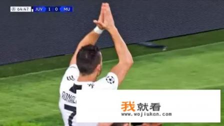 本轮欧冠，C罗面对老东家曼联打进一球，为何会漏腹肌庆祝，情商低吗？你怎么看？