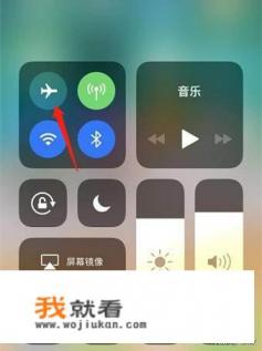 苹果手机待机一小时费电百分之十为什么啊？