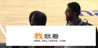 哈达迪刺探军情，第二节短暂观看红队比赛后离开，他是否已经找到破解之道？你怎么看？