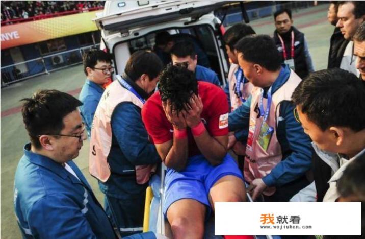 京媒发声：“秦升是中国足球耻辱的招牌”，这不是调侃，足协应拿出更严厉的态度，你怎么看？