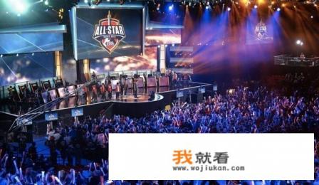 主角获得游戏角色的能力从此现实中逆天的小说，越多越好？