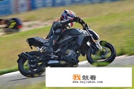 同级别摩托，太子与街车哪个操控更好？平时代步偶尔中短途摩旅，太子与街车怎么选择？