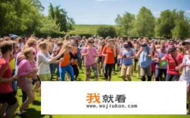简单的100人左右互动小游戏节目有什么？适合小型聚会或户外活动的多人互动游戏，有哪些简易娱乐节目推荐？