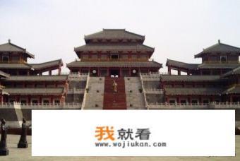 为什么汉朝唐朝的宫殿都比明清的宫殿大许多？