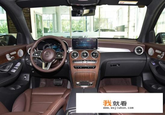 2023款奔驰glc300落地价车内空间？
