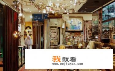 赵孟頫传世的书法作品最主要的特点是狂放飘逸，不拘一格？赵孟頫书法艺术的独特风格，狂放与超脱，如何体现其创新之处?