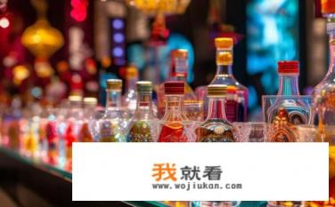 ktv一排小酒杯是什么酒？五粮液小酒杯在KTV中的独特装潢意义与象征意义分析