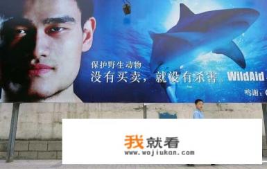 蝙蝠侠6中那个银行经理是谁扮演的？