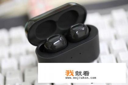 aukey无按键的蓝牙耳机怎么连接？