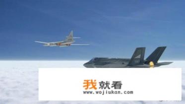 有一张图片实在飞机上吴昕和李易峰做在一起怎么回事？