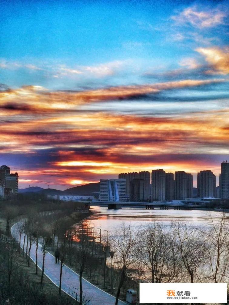 男生朋友圈发晚霞的图片是什么意思？