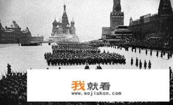 受阅队伍首次拥有统一什么徽章？