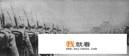 受阅队伍首次拥有统一什么徽章？