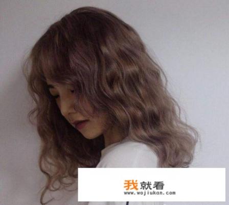 女生烫发发型什么好看时尚烫发染发让你更有魅力？