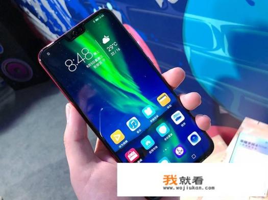 想买一台1500以下的手机，不玩游戏，只要信号好，导航准确。有哪些推荐呀？
