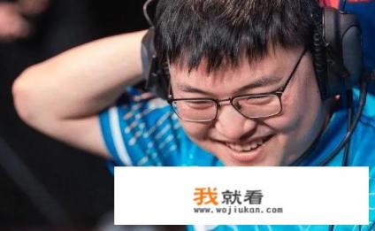 Uzi钦点女辅助再惹争议，游戏中骂队友被怼后，还骂观众是“民工”，如何评价？
