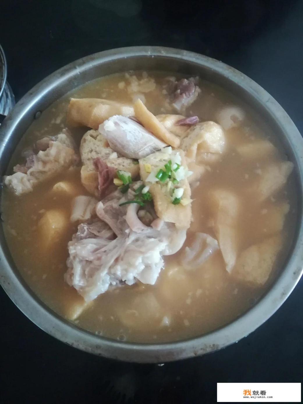 腊猪脚炖土豆怎么做好吃？
